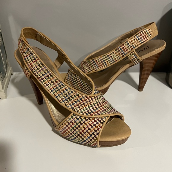 Moda multi-colored woven sandal with wooden heel and ankle strap sz 8M - Picture 4 of 4